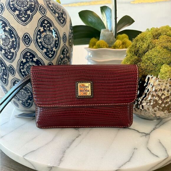 NWT Dooney & Bourke Lizard Embossed Leather Wallet - Picture 2 of 6